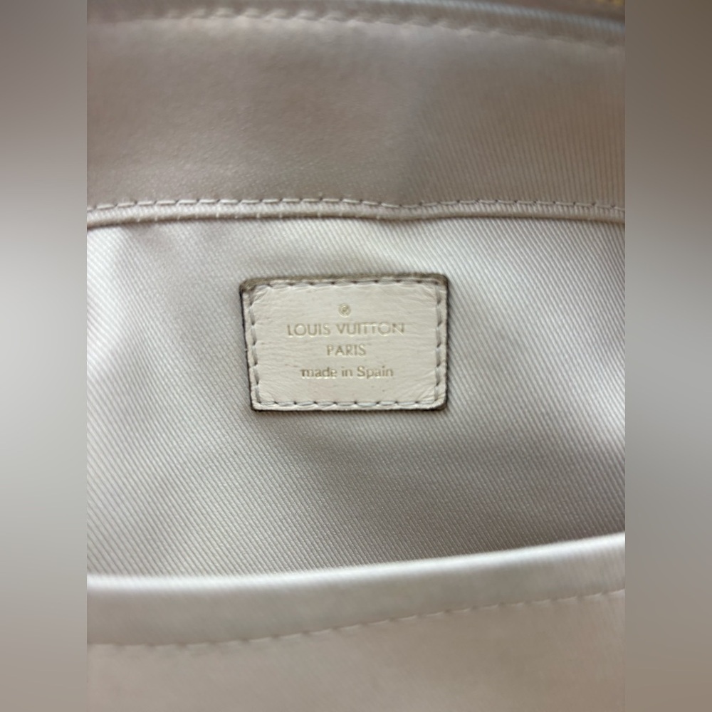 Louis Vuitton Saintonge Crème  Monogram Crossbody - Picture 13 of 16